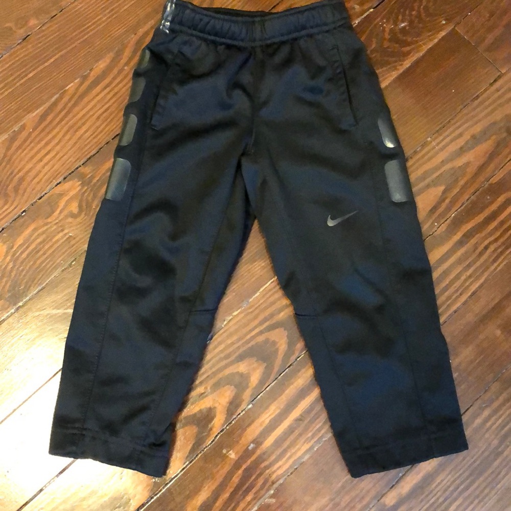 Authentic Nike bottoms 3T “Therma Fit”
